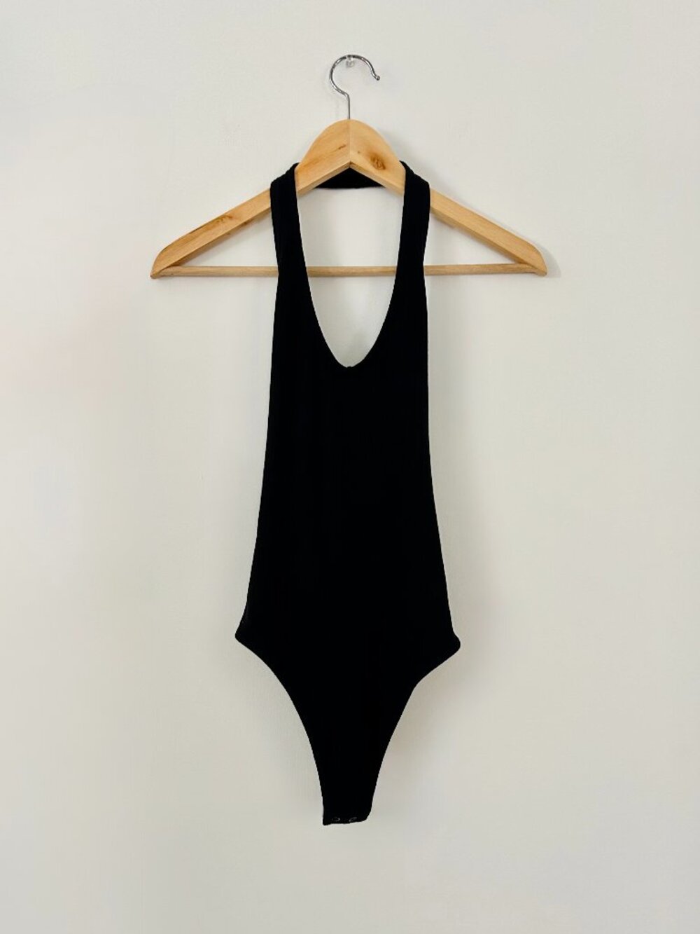 American Eagle V-Neck Ribbed Halter Bodysuit in Black, Size XS
